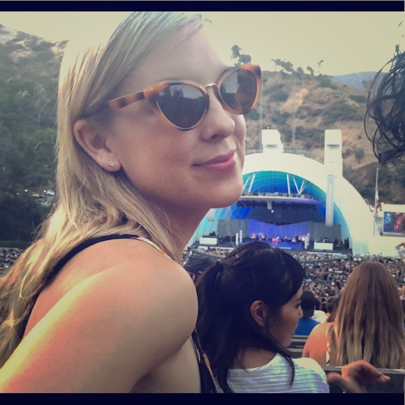 Meet your Posher, Debbie - Picture 1 of 1